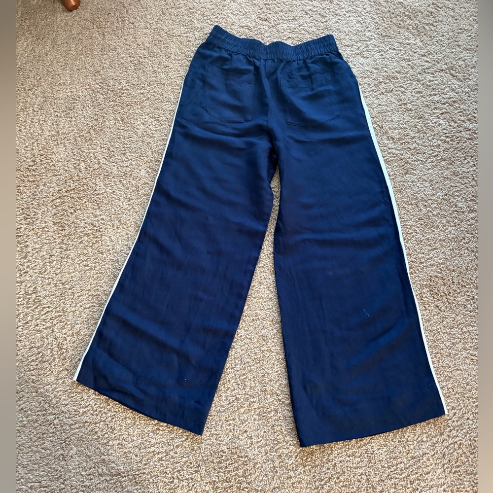Evereve - Sophia Track Pant
Small - Picture 2 of 8